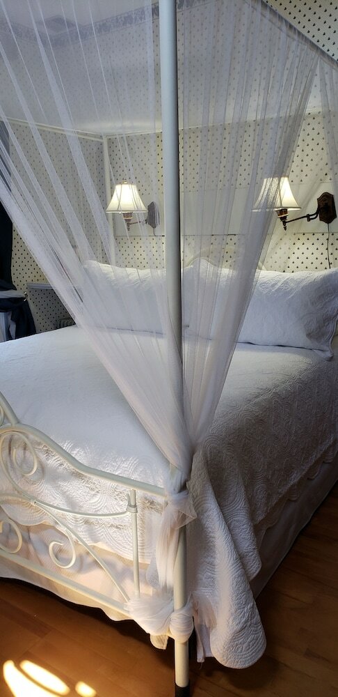 Bed & Breakfast Cabernet House, An Old World Inn