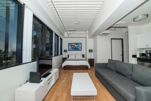 Hollywood Academy Apartment