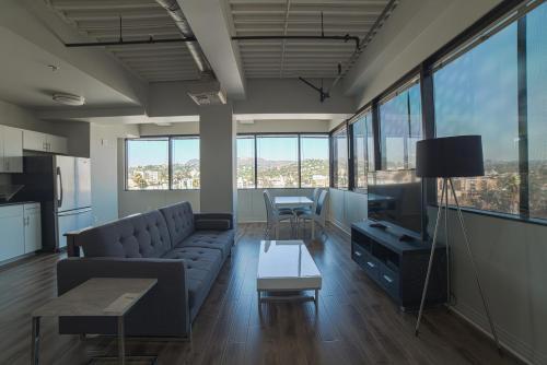 Hollywood Academy Apartment