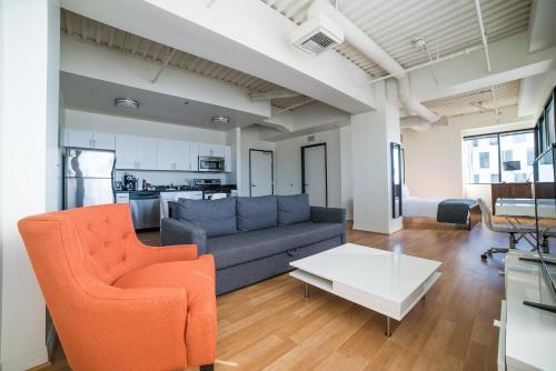 Hollywood Gallery Apartment