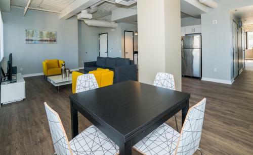 California Jewel Apartment