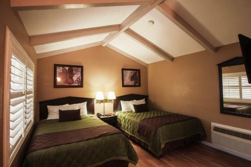 Motel Tri-valley Inn & Suites