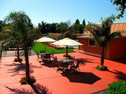 Motel Tri-valley Inn & Suites