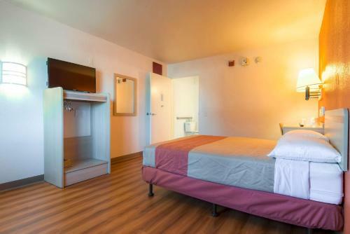 Motel 6 Palm Springs - Rancho Mirage