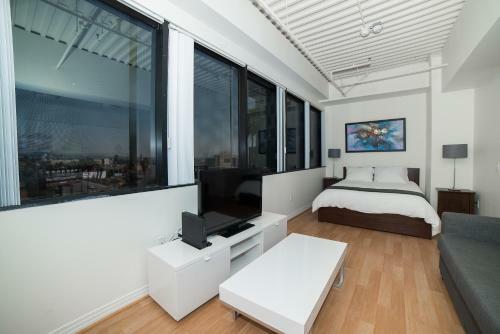 Hollywood Dicaprio Apartment