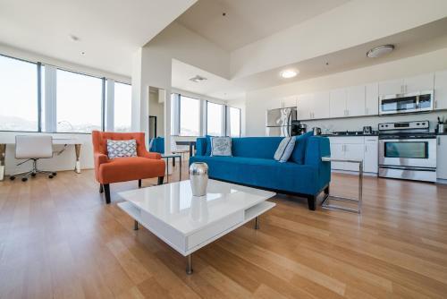 California Silver Apartment