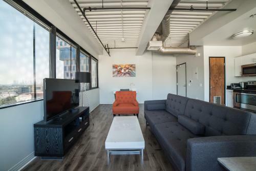 California Silver Apartment