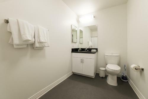 California Silver Apartment