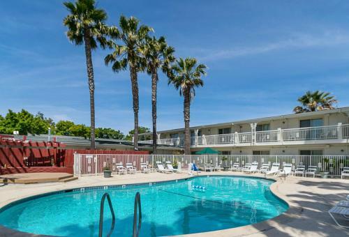 Hotel Motel 6 South