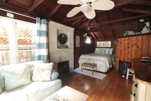 Redwood Hollow Cottages