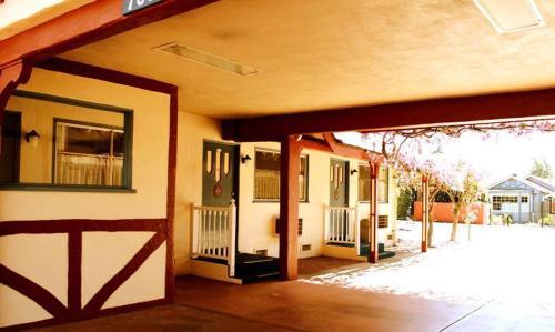 Posada Solvang Inn & Cottages
