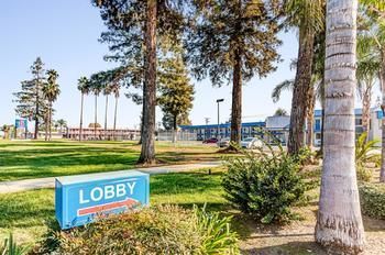 Motel 6 Visalia