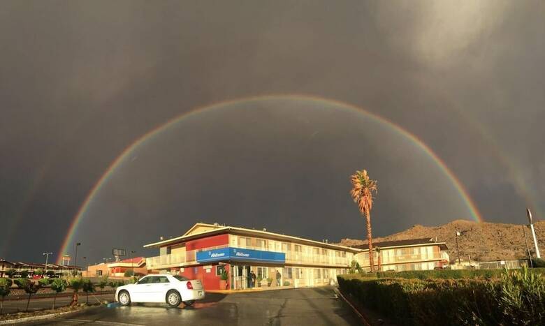 Hotel Hilltop Inn & Suites