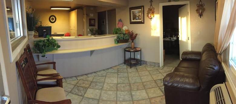 Hotel Hilltop Inn & Suites