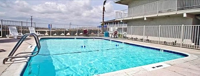 Hotel Hilltop Inn & Suites