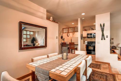 Apartamento Two-bedroom River Glen Condo 105a