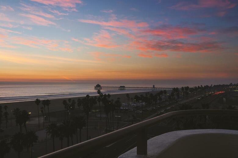 The Waterfront Beach Resort, A Hilton Hotel