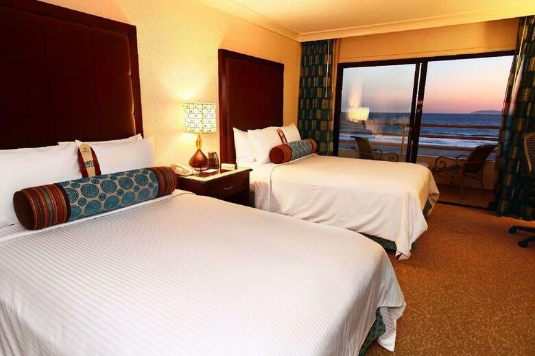 The Waterfront Beach Resort, A Hilton Hotel