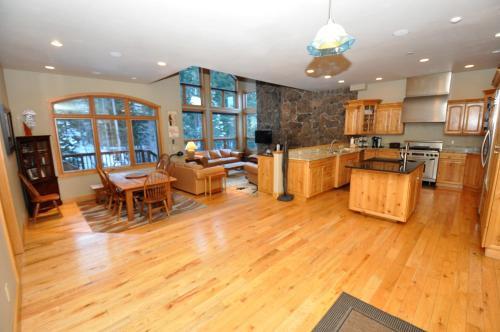 East Streamside Circle Holiday Home