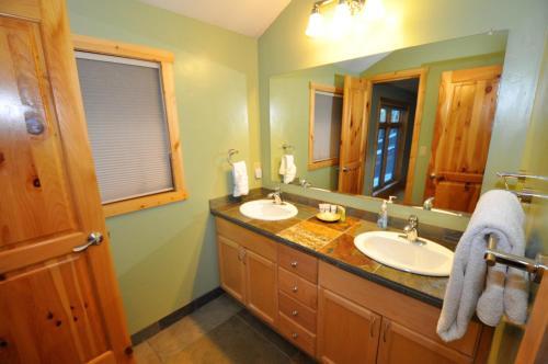 East Streamside Circle Holiday Home
