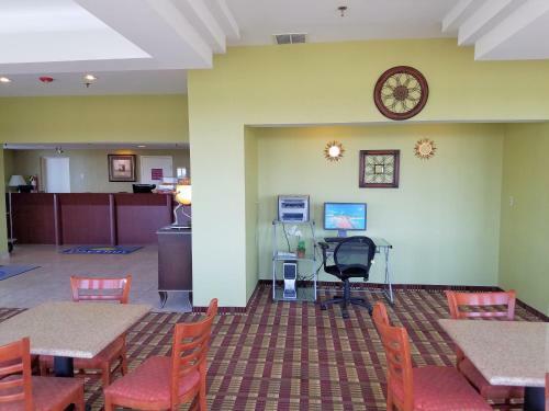Hotel Days Inn Bradley Airport