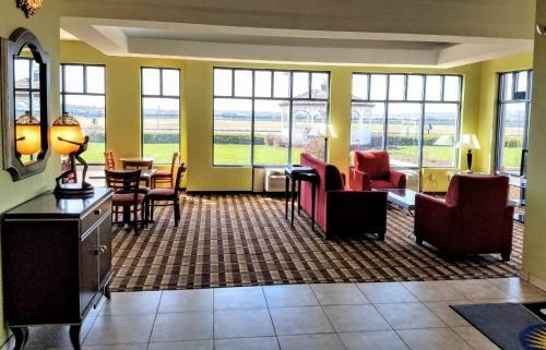 Hotel Days Inn Bradley Airport