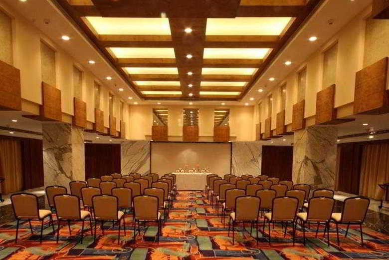 Hotel Savannah Sarovar Premiere