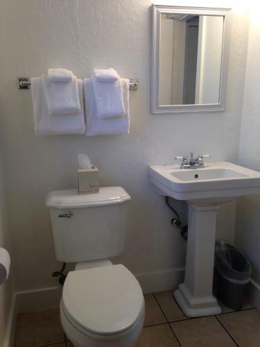 Hotel Cheston House - A Gay Resort