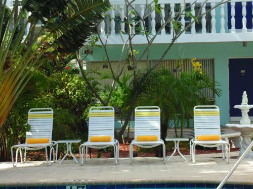 Hotel Cheston House - A Gay Resort