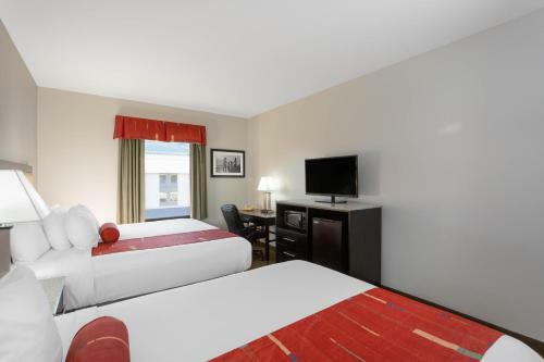 Hotel Days Inn And Suites Lakeland