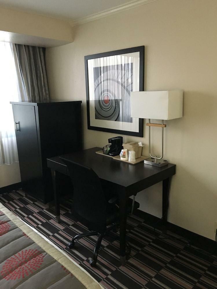 Hotel Ramada Airport Conference Center