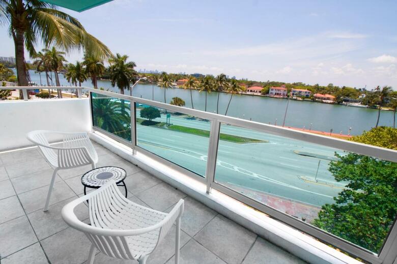 Apartamentos Seacoast Suites