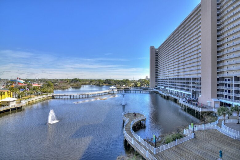 Aparthotel Laketown Wharf By Resort Collection