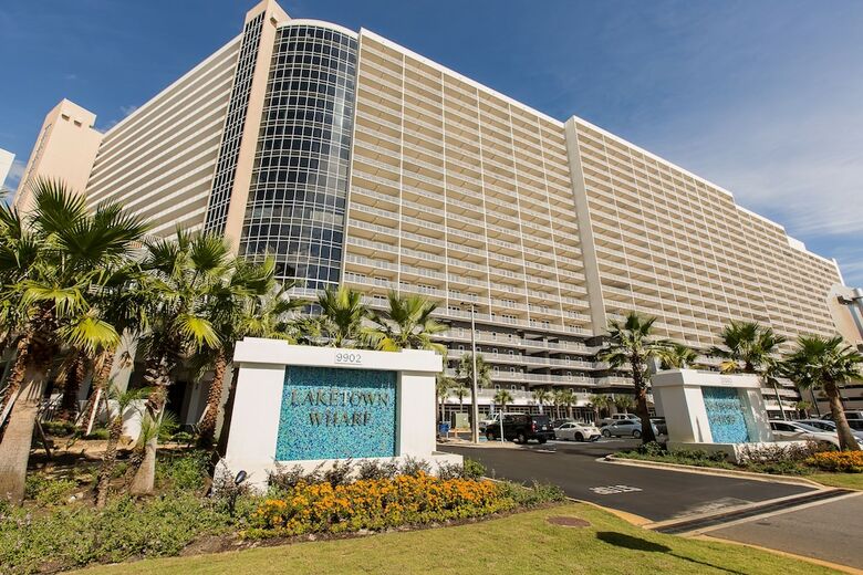 Aparthotel Laketown Wharf By Resort Collection