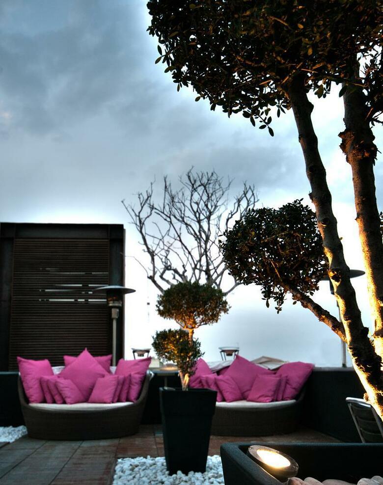 UNA Hotel One