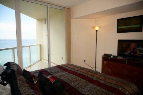 Apartamentos La Perla Condominium On The Beach