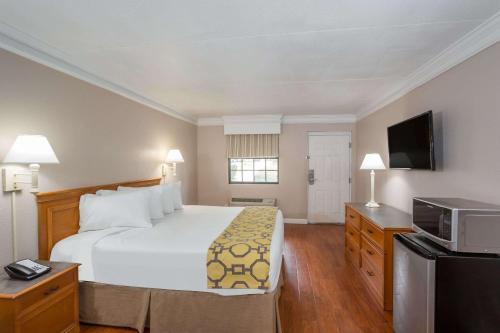 Hotel Baymont Inn & Suites - Tallahassee Central