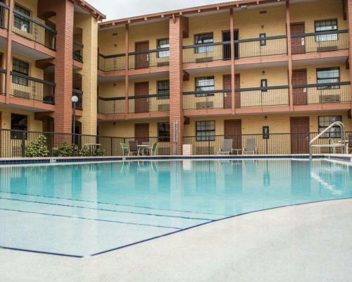 Motel Rodeway Inn & Suites Tampa