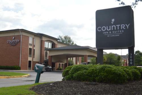 Hotel Comfort Suites At North Point Mall
