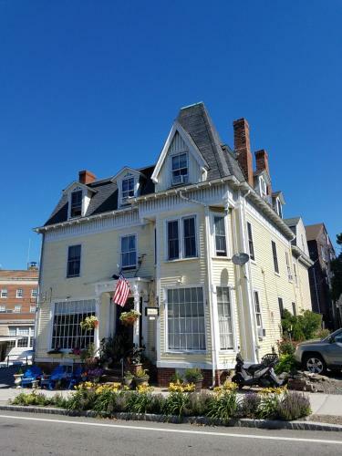 Burbankrose Inn Bed & Breakfast