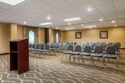 Hotel Comfort Inn And Suites
