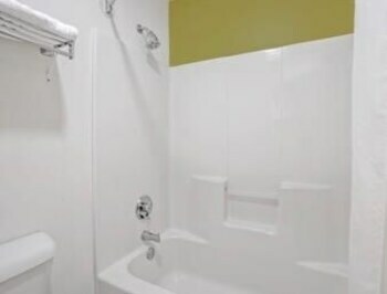 Motel Baymont Inn And Suites - Warner Robins
