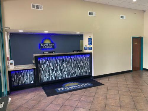 Hotel Days Inn And Suites Savannah