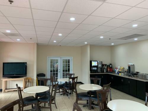 Hotel Days Inn And Suites Savannah