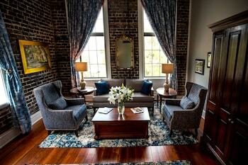 Bed & Breakfast East Bay Inn
