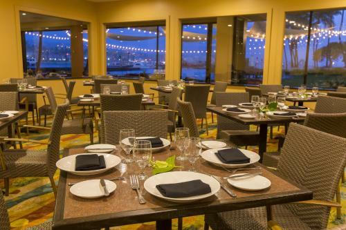 Courtyard By Marriott King Kamehameha's Kona Beach Hotel