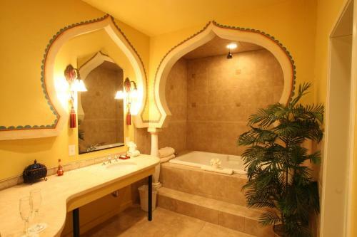 Hotel Destinations Inn Theme Rooms