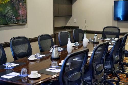 Delta Hotels By Marriott Chicago North Shore Suites