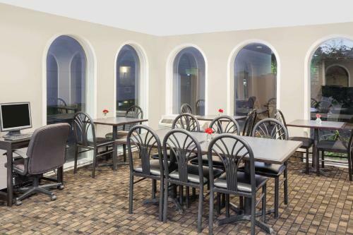 Hotel Super 8 By Wyndham Morton Grove/chicago