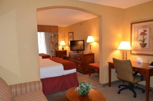 Holiday Inn Express Hotel & Suites Bloomington